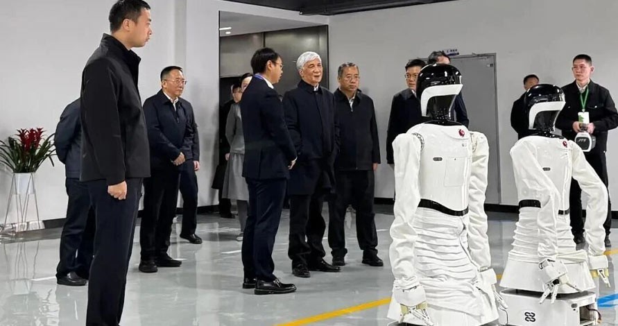 海归小镇揭牌，全国人大常委会副委员长丁仲...
